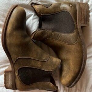 UGG Leather boots Size 9